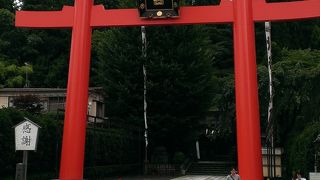 広くて荘厳です。