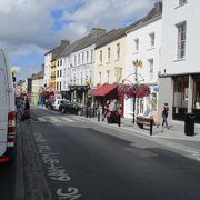 中世アイルランドの中心都市として栄えた町で、ヨーロッパの美しい村３０選に選ばれたキルケニーの観光案内所です。