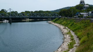 岡山城と後楽園の間に流れる川！