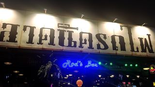 タラート ロットファイ ラチャダー