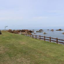 北側を海に向かっていくと公園がありました