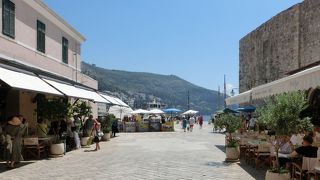 旧港にあるレストラン