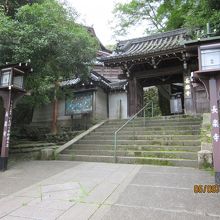 長楽寺の左脇道から上る 