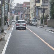 東京都西部を横断する長い都道です。
