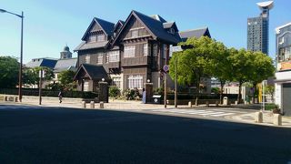 モダンな社交場