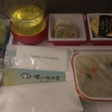 俺の機内食　往路