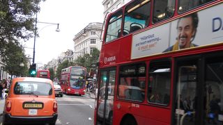 人気ショップの旗艦店が多いショッピングストリート♪