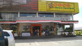 食料品や日用品が揃っている