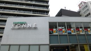 工芸品から軽食コーナーまで