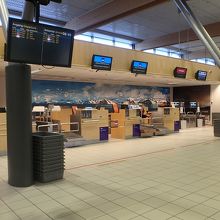 便数が少ないため、空港内はガラ空き