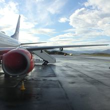 搭乗は前と後ろ２箇所となるが、後ろはしばらく待たされる