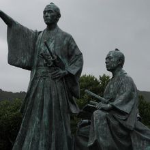 吉田松陰・金子重輔を再現した「踏海の朝」という名の像