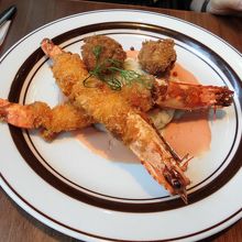 友人が頼んだ海老牡蛎フライ