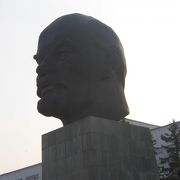 世界最大のレーニンの頭像