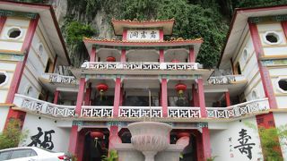 見応えのある洞窟寺院