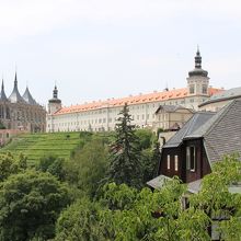 正面から進んでいくと見えてくる