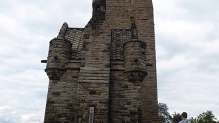 スコットランドの英雄を記念した塔