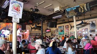 ヘミングウェイゆかりのバー