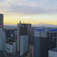 左の高いビルは「霞城セントラル」