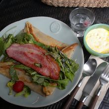 値段に関わらず好きなメインを選べます。一番高い厚切りベーコン