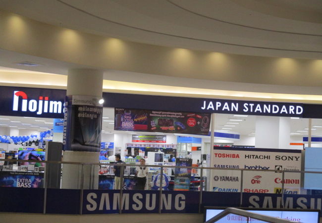 プノンペンのイオンモールには日本の店が多い