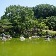 美しい日本庭園とか石垣の櫓跡のようなものまであって