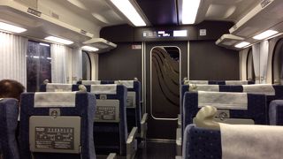 本線なのに、立ってられない。