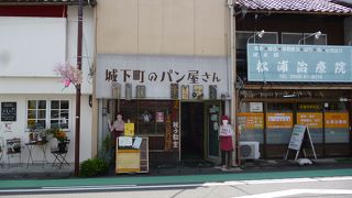 小さなかわいらしいパン屋さんです。