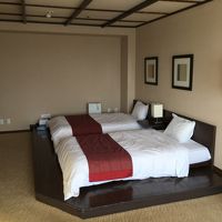 部屋はツイン。広いです。