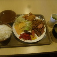 メニューも殆ど同じで維持されている無料朝食の様子