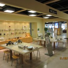 薬グッズが多数展示されていた。