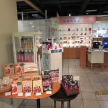 薬膳カレーのカフェも併設。