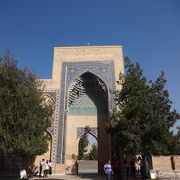 ティムールの妃が建てたモスク