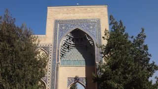 ティムールの妃が建てたモスク