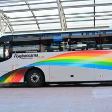 市内と空港間を結ぶFlygbussarna社のバスです。
