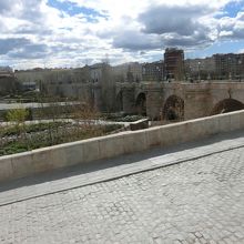 マンサナレス川