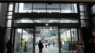 大阪駅直結のショッピングモール