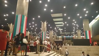 バレエを観るのにおすすめですが、中は全て階段です