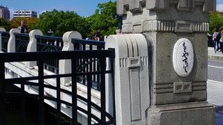 多くの観光客が集まる場所です。