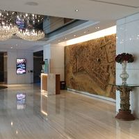 ホテルのフロント前