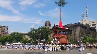 山鉾巡行は「辻廻し（方向転換）」が圧巻！