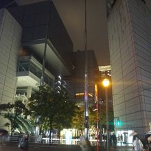 利用者の多くがビジネスマンに見える