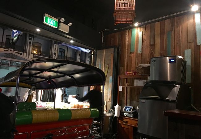 便利な立地のこじゃれたタイ料理