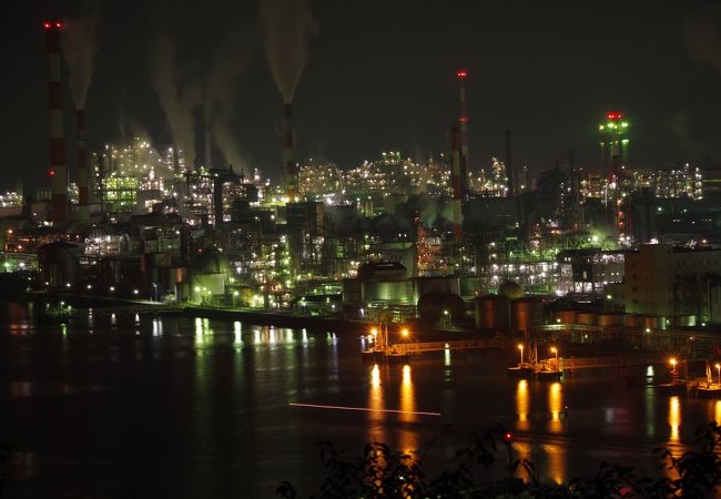 工場夜景は美しい