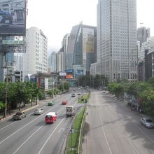 エクスチェンジタワー（右手前）