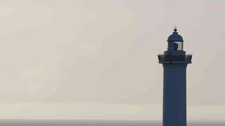 昼と夜と朝と表情の違う美しい灯台と岬。