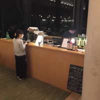 カフェでワイン無料サービス中でした
