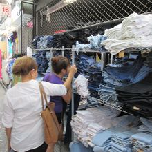 ウィークエンド マーケット (チャトゥチャック市場)