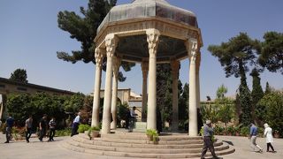 有名な詩人のお墓