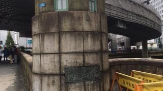 厳かな感じの橋です。